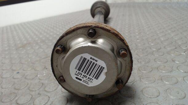 Foto: ANTRIEBSWELLE HINTEN LINKS eines BMW 316ti compact TS