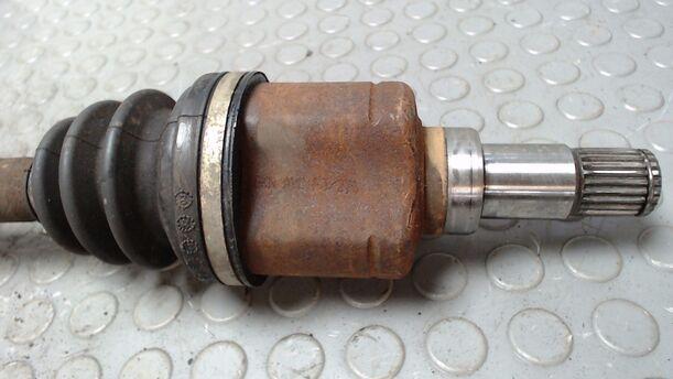 Foto: ANTRIEBSWELLE LINKS eines Ford Fusion 1.4 TS