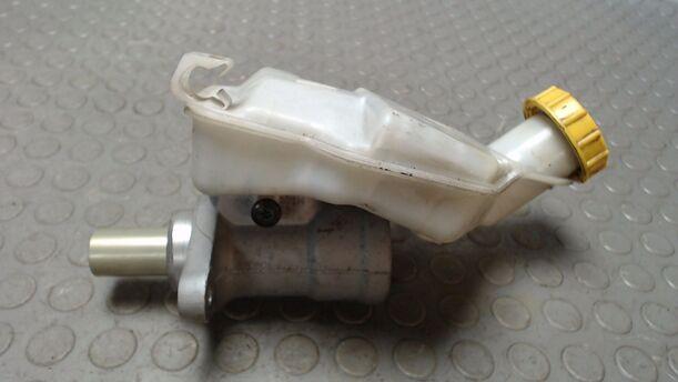 Foto: HAUPTBREMSZYLINDER eines Ford Fusion 1.4 TS