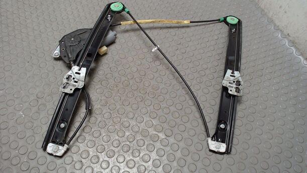 Foto: FENSTERHEBER ELEKTRISCH VORN LINKS eines BMW 318i touring TS