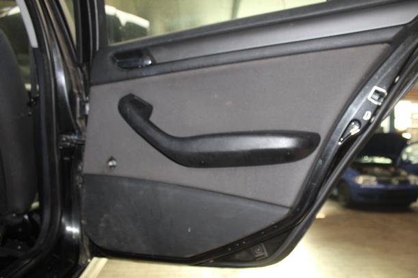 Foto: TÜR HINTEN RECHTS ( TOURING ) eines BMW 318i touring TS