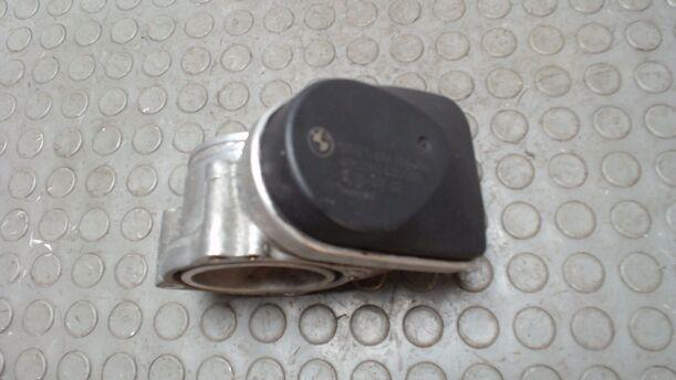 Foto: DROSSELKLAPPENSTUTZEN / DROSSELKLAPPE eines BMW 318i touring TS