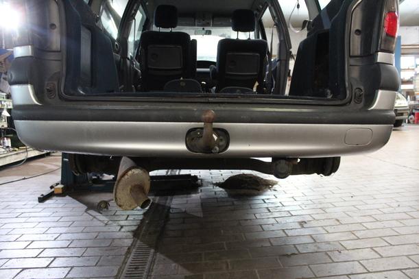 Foto: STOSSFÄNGER / STOßSTANGE HINTEN eines Renault Espace 2.2 dT TS