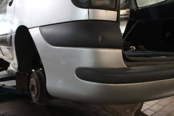 Foto: STOSSFÄNGER / STOßSTANGE HINTEN eines Renault Espace 2.2 dT TS