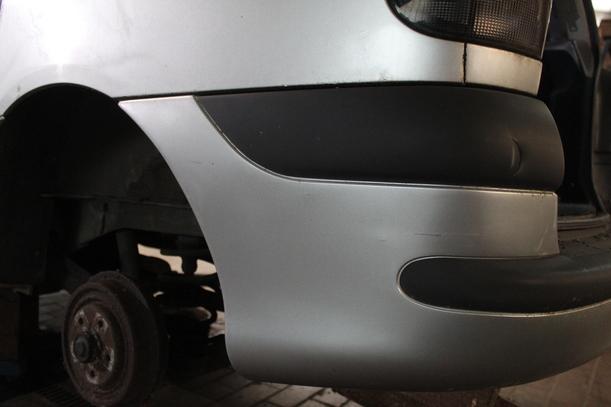 Foto: STOSSFÄNGER / STOßSTANGE HINTEN eines Renault Espace 2.2 dT TS