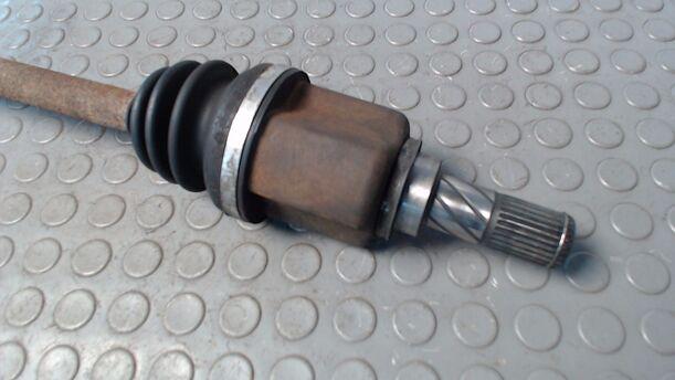 Foto: ANTRIEBSWELLE LINKS eines Nissan Micra 1.2 TS