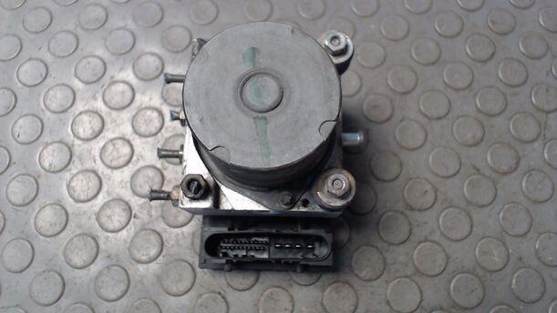 Foto: HAUPTBREMSAGGREGAT ABS eines Nissan Micra 1.2 TS
