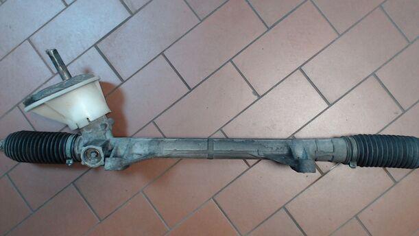 Foto: LENKUNG eines Nissan Micra 1.2 TS