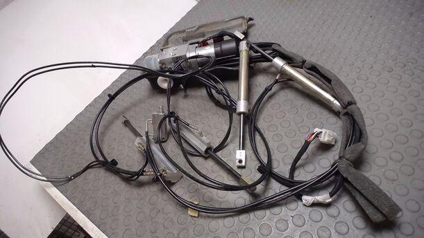 Foto: VERDECKMOTOR / HYDRAULIKMOTOR eines Peugeot 206 CC 135 TS