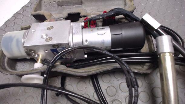 Foto: VERDECKMOTOR / HYDRAULIKMOTOR eines Peugeot 206 CC 135 TS