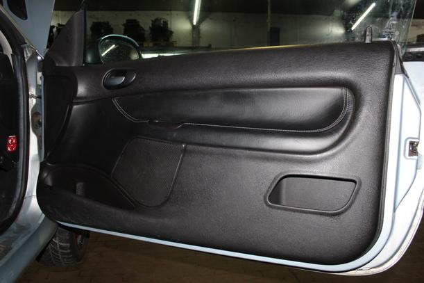Foto: TÜR RECHTS eines Peugeot 206 CC 135 TS