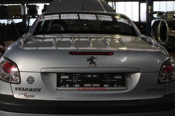 Foto: HECKKLAPPE/ HECKDECKEL eines Peugeot 206 CC 135 TS