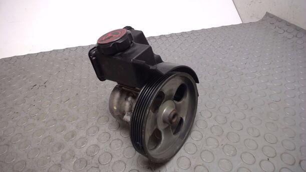 Foto: SERVOPUMPE / LENKGETRIEBEPUMPE eines Peugeot 206 CC 135 TS