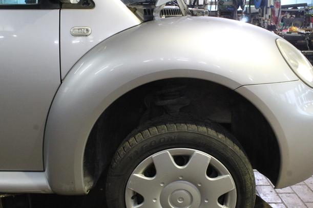 Foto: KOTFLÜGEL VORN RECHTS (VOR FACELIFT) eines VW New Beetle 2.0 TS