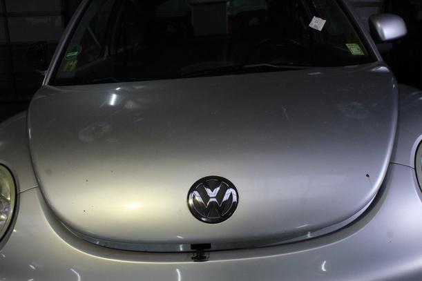 Foto: MOTORHAUBE eines VW New Beetle 2.0 TS