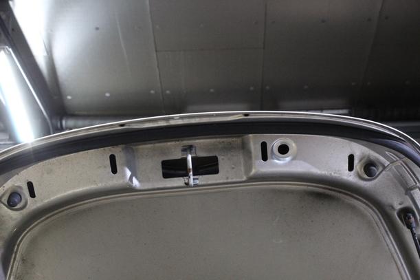 Foto: MOTORHAUBE eines VW New Beetle 2.0 TS