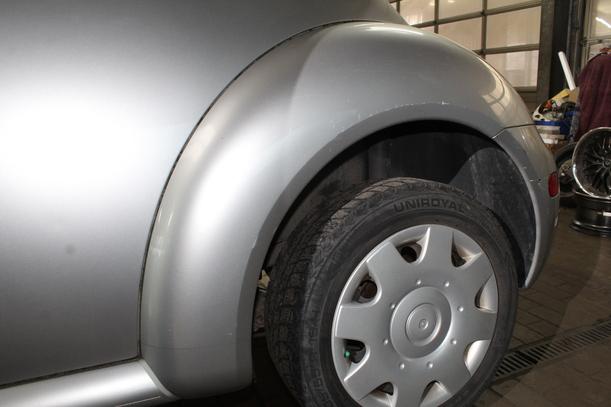 Foto: KOTFLÜGEL HINTEN LINKS eines VW New Beetle 2.0 TS