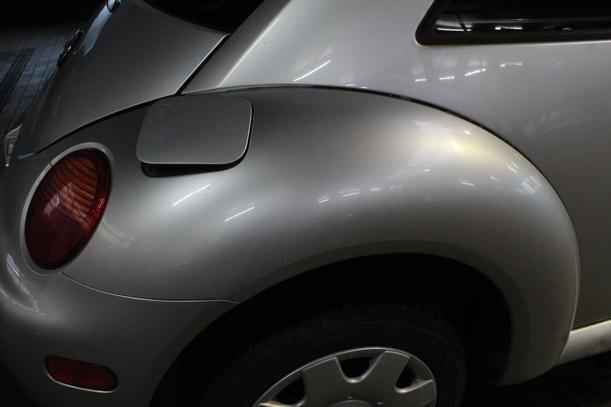 Foto: KOTFLÜGEL HINTEN RECHTS eines VW New Beetle 2.0 TS