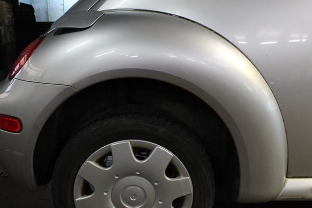 Foto: KOTFLÜGEL HINTEN RECHTS eines VW New Beetle 2.0 TS