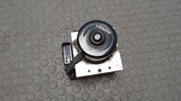 Foto: HAUPTBREMSAGGREGAT / ABS eines VW New Beetle 2.0 TS
