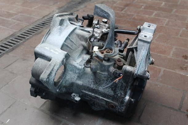 Foto: SCHALTGETRIEBE 5-GANG ( EGT ) eines VW New Beetle 2.0 TS
