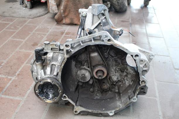 Foto: SCHALTGETRIEBE 5-GANG ( EGT ) eines VW New Beetle 2.0 TS