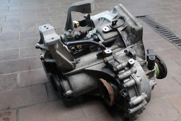 Foto: SCHALTGETRIEBE 5-GANG ( EGT ) eines VW New Beetle 2.0 TS