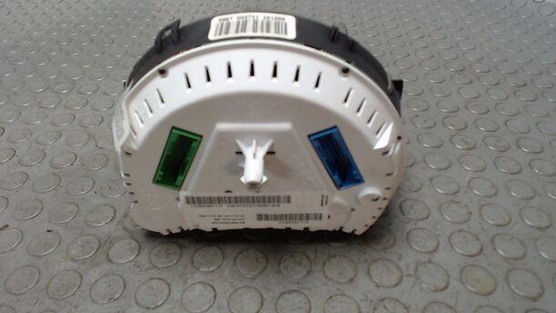 Foto: TACHOEINHEIT / KOMBIINSTRUMENT ( FÜR BASTLER ) eines VW New Beetle 2.0 Beauty