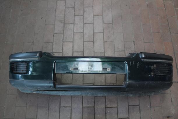 Foto: STOSSFÄNGER / STOSSSTANGE VORN eines Opel Omega Caravan 2.0 16V Beauty