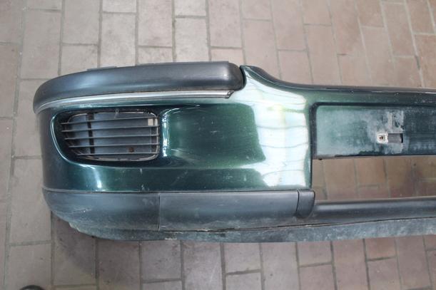 Foto: STOSSFÄNGER / STOSSSTANGE VORN eines Opel Omega Caravan 2.0 16V Beauty