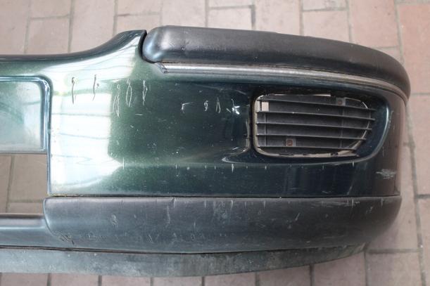 Foto: STOSSFÄNGER / STOSSSTANGE VORN eines Opel Omega Caravan 2.0 16V Beauty