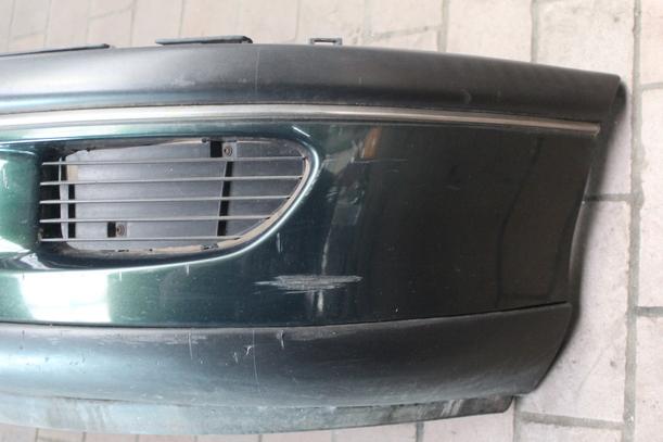 Foto: STOSSFÄNGER / STOSSSTANGE VORN eines Opel Omega Caravan 2.0 16V Beauty