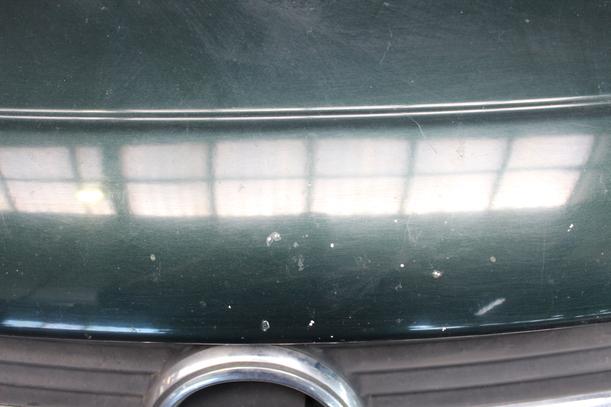 Foto: MOTORHAUBE eines Opel Omega Caravan 2.0 16V Beauty