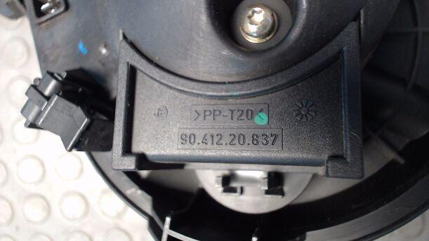 Foto: HEIZUNGSGEBLÄSE VORN LINKS ( FAHRERSEITE ) eines Peugeot 806 DT Beauty