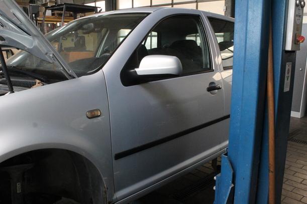 Foto: TÜR VORN LINKS (4/5-Türer) eines VW Golf 1.6 TS