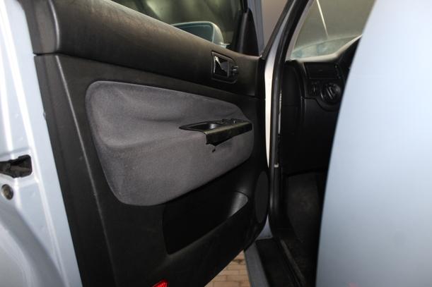 Foto: TÜR VORN LINKS (4/5-Türer) eines VW Golf 1.6 TS