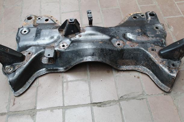 Foto: VORDERACHSE/ ACHSE VORN eines Peugeot 206 75 TS