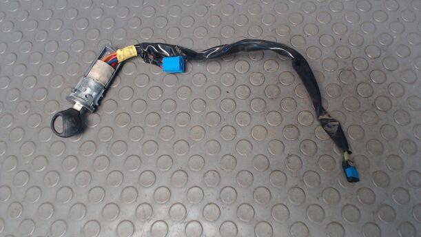 Foto: ZÜNDSCHLOSS/ SCHLIESSZYLINDER eines Peugeot 206 75 TS