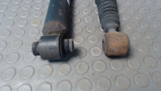 Foto: STOSSDÄMPFERPAAR HINTEN eines Peugeot 206 75 TS