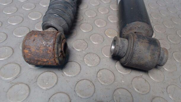 Foto: STOSSDÄMPFERPAAR HINTEN eines Peugeot 206 75 TS