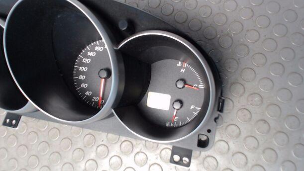 Foto: TACHOEINHEIT eines Mazda 3 1.4 Sport TS