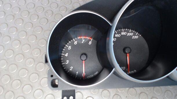 Foto: TACHOEINHEIT eines Mazda 3 1.4 Sport TS