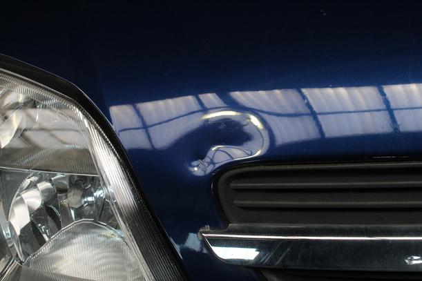 Foto: MOTORHAUBE eines Opel Meriva 1.4 TS