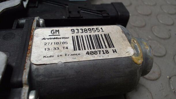 Foto: FENSTERHEBER ELEKTRISCH VORN LINKS eines Opel Meriva 1.4 TS