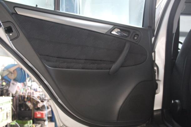 Foto: TÜR HINTEN LINKS eines Mercedes-Benz C 220 T CDI TS