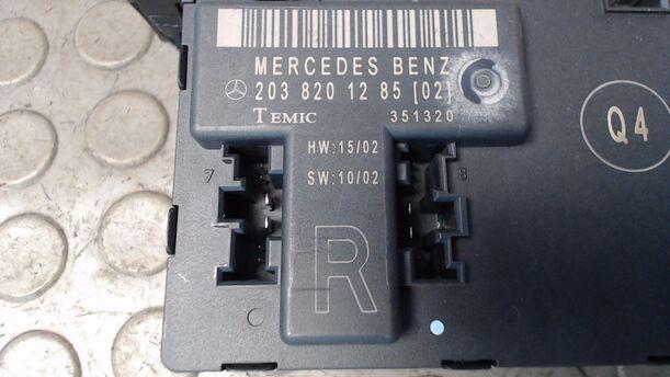 Foto: TÜRSTEUERGERÄT VORN RECHTS eines Mercedes-Benz C 220 T CDI TS