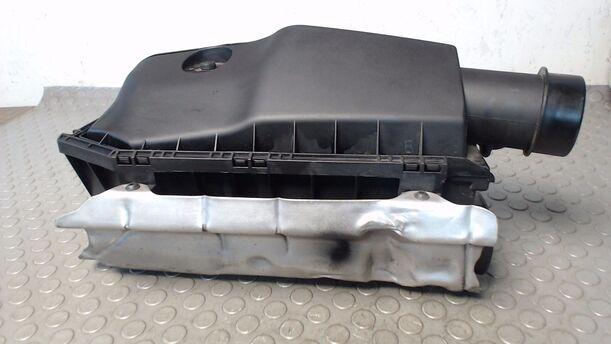 Foto: LUFTFILTERKASTEN/ LUFTFILTERGEHÄUSE eines Mercedes-Benz C 220 T CDI TS