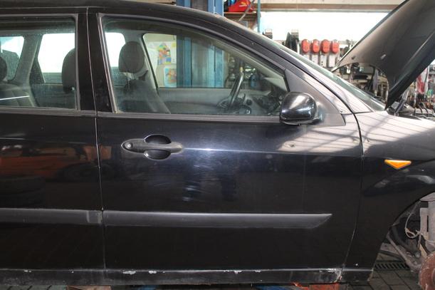 Foto: TÜR VORN RECHTS (4/5-Türer) eines Ford Focus Turnier Comfort