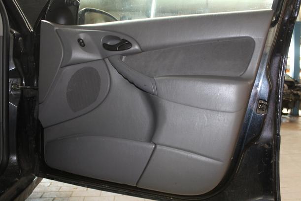 Foto: TÜR VORN RECHTS (4/5-Türer) eines Ford Focus Turnier Comfort