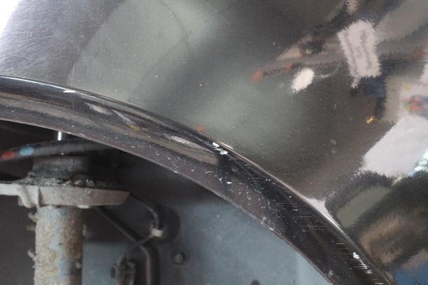 Foto: KOTFLÜGEL LINKS eines Mercedes-Benz A 140 TS